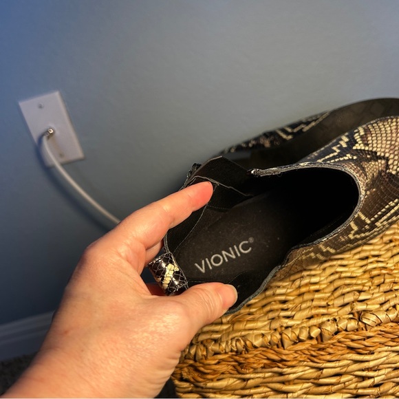 VIONIC Natural Snake Print Leather Clara Boa Ankle Booties 8.5 - Picture 7 of 9